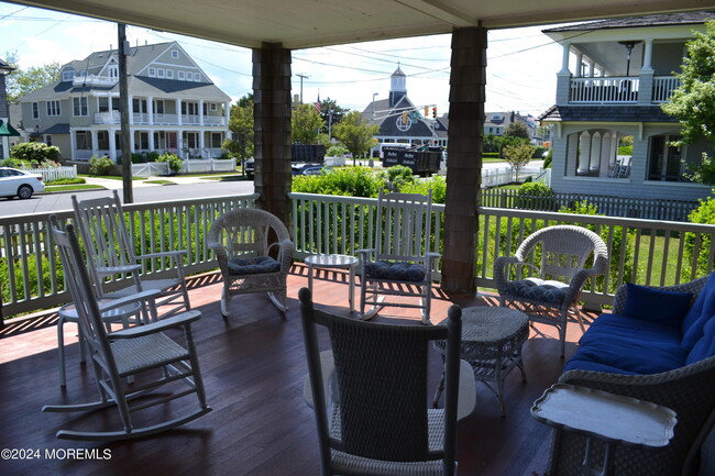 18 Bridge Ave in Bay Head, NJ - Foto de edificio - Building Photo