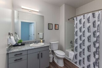 2746 Central Pkwy in Cincinnati, OH - Building Photo - Building Photo