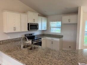 855 Cumberland Rd in Venice, FL - Building Photo - Building Photo