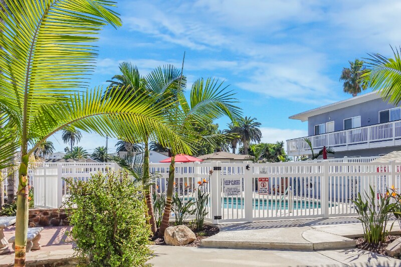 235 Pine Ave in Carlsbad, CA - Building Photo