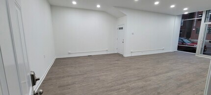2911 W Belmont Ave, Unit Commercial in Chicago, IL - Foto de edificio - Building Photo