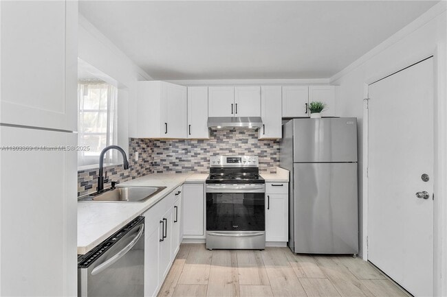 406 NW 68th Ave, Unit 117 in Plantation, FL - Building Photo - Building Photo