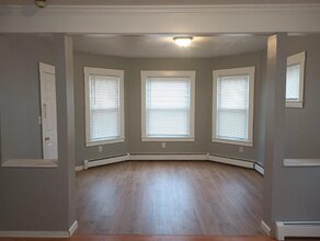 102 1st Ave in Woonsocket, RI - Building Photo - Building Photo