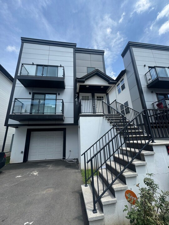 741 Seaport Dr. in Elizabeth, NJ - Foto de edificio