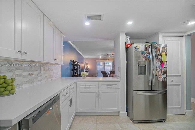 14330 SW 97th Ln in Miami, FL - Building Photo - Building Photo