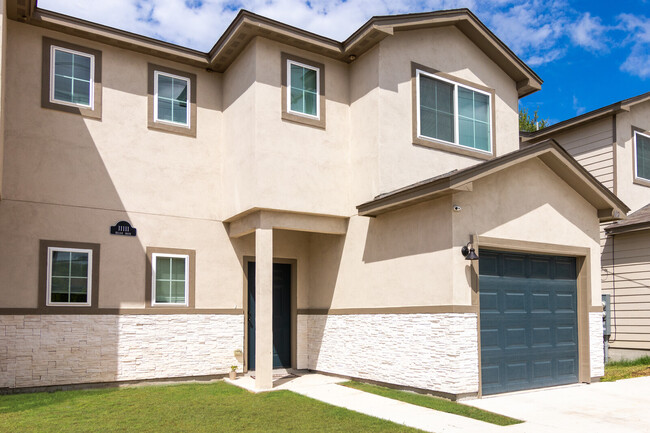 11111 Bel Air Dr in San Antonio, TX - Foto de edificio - Building Photo