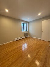 28 Brentwood St, Unit 5 in Boston, MA - Foto de edificio - Building Photo