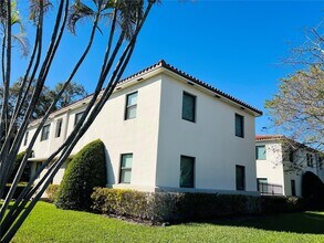 1440 SW 42nd Ave in Miami, FL - Building Photo - Building Photo