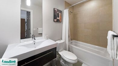 1222 W Madison St, Unit 511 in Chicago, IL - Foto de edificio - Building Photo