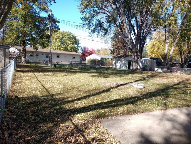 3705 S Fairhall Ave in Sioux Falls, SD - Building Photo - Building Photo