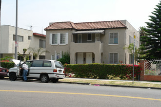 230 S Commonwealth Ave in Los Angeles, CA - Building Photo - Building Photo