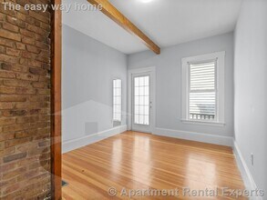 98 Elm St, Unit #1 in Somerville, MA - Building Photo - Building Photo