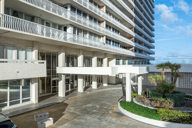 Atlantic Ocean Club Condominium in Fort Lauderdale, FL - Building Photo - Building Photo