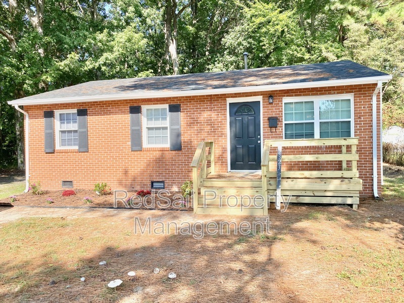 2323 Andrews Blvd in Hampton, VA - Building Photo