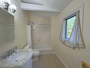 11 Country Ridge Dr in Rye Brook, NY - Building Photo - Building Photo