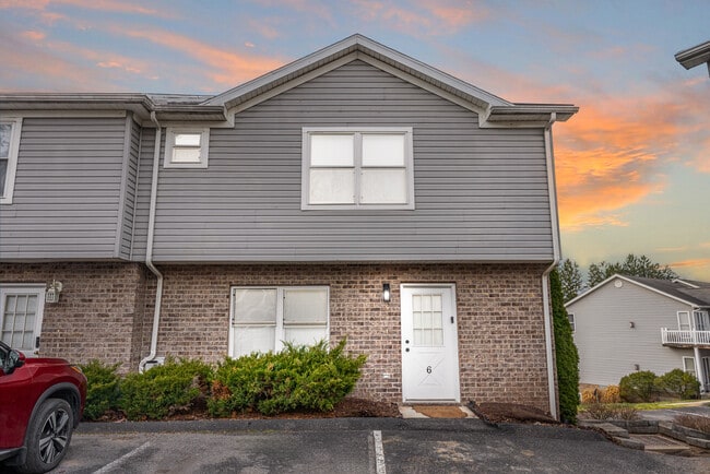 property at 6 Bakers Lndg