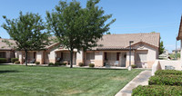 Henderson Manor in Henderson, NV - Building Photo - Building Photo