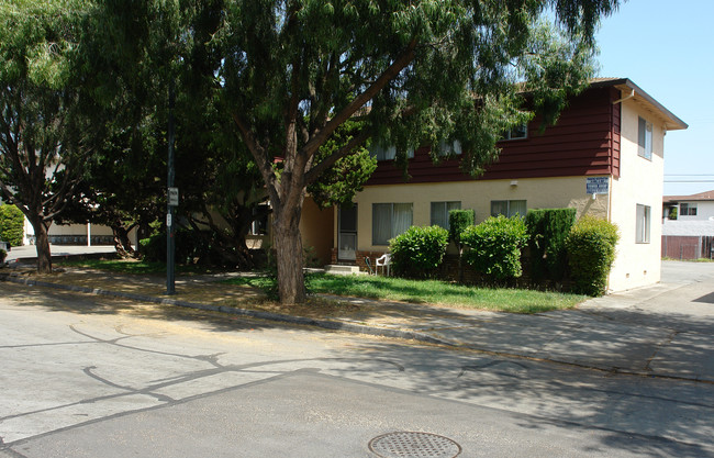 669 Bellflower Ave in Sunnyvale, CA - Foto de edificio - Building Photo