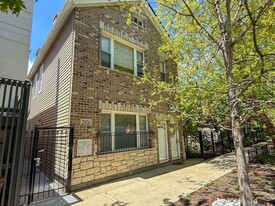 2936 N Hoyne Ave, Unit 2 in Chicago, IL - Building Photo