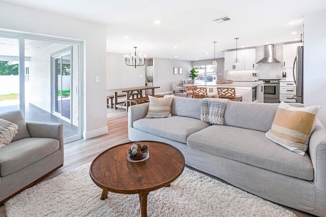 2798 NE 2nd Ave in Boca Raton, FL - Foto de edificio - Building Photo