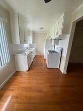 13440 Burbank Blvd in Sherman Oaks, CA - Building Photo - Building Photo