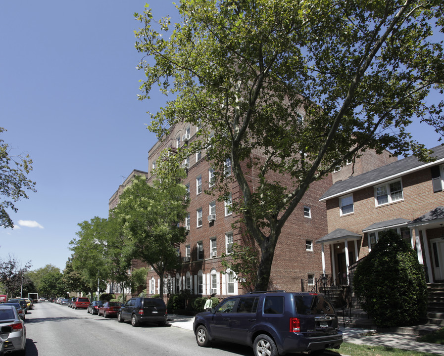 Farifax House in Brooklyn, NY - Building Photo