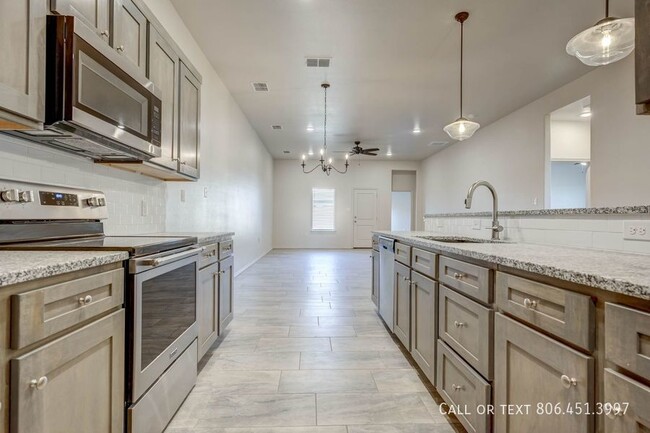 1256 N 7th St in Wolfforth, TX - Building Photo - Building Photo