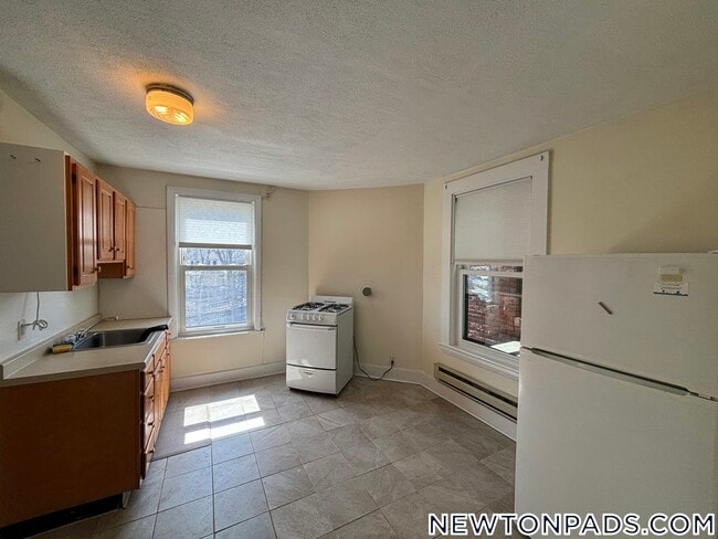 18 Lincoln St, Unit 2