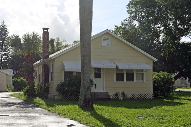 4412 Davis Rd in Lake Worth, FL - Foto de edificio - Building Photo