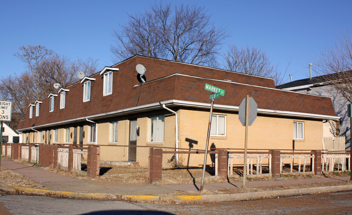 1203 Market St in Madison, IL - Building Photo