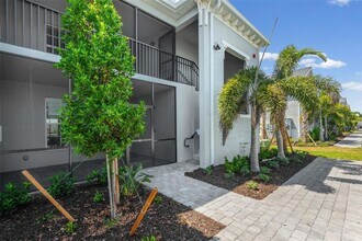 19007 Scallop Lp, Unit 108 in Lakewood Ranch, FL - Foto de edificio - Building Photo