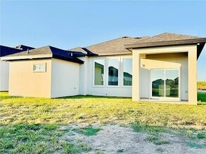 2304 E Tamarindo Dr in Hidalgo, TX - Foto de edificio - Building Photo