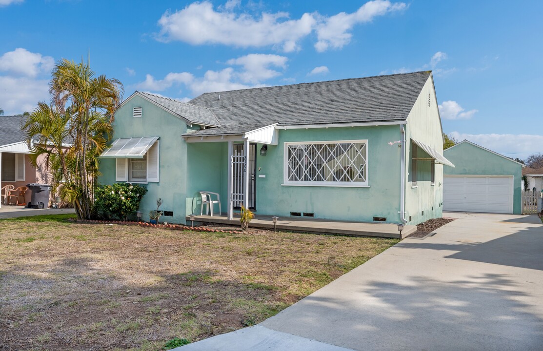 2160 Mira Mar Ave in Long Beach, CA - Foto de edificio