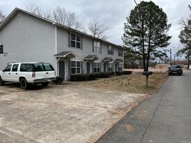 1007 Skillern in Pangburn, AR - Building Photo