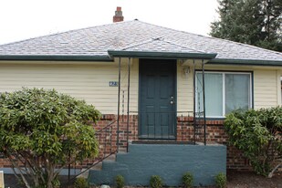 423 N French Ave in Arlington, WA - Building Photo