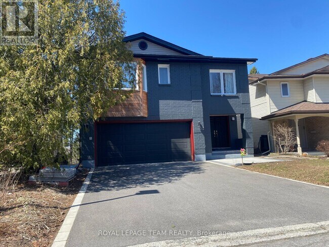 32 Hackett St in Ottawa, ON - Building Photo - Building Photo