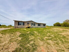 2948 Ellejoy Rd in Walland, TN - Building Photo