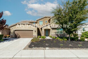 2355 Azevedo Ave in Manteca, CA - Building Photo