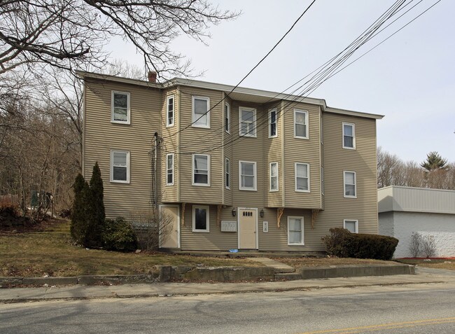 263 Church St in Whitinsville, MA - Building Photo - Building Photo