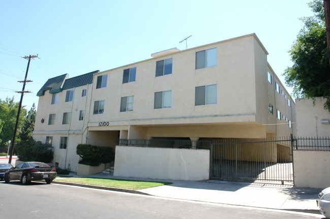 Laurel Towers in Studio City, CA - Foto de edificio - Building Photo