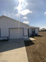 928 SW 39th Terrace in Cape Coral, FL - Building Photo
