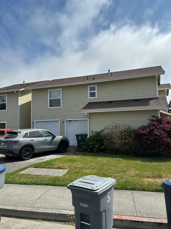 2986 Janes Creek Dr in Arcata, CA - Building Photo - Building Photo