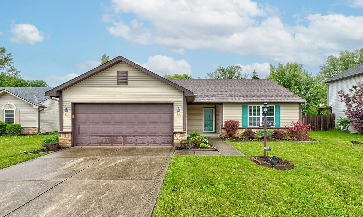 7918 Bitternut Dr in Indianapolis, IN - Building Photo