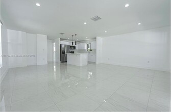 516 NW 47th Terrace in Miami, FL - Building Photo - Building Photo