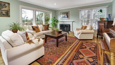 25 Mitchell Rd in Westhampton Beach, NY - Building Photo - Building Photo