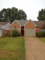 6714 Whitten Pine Dr in Memphis, TN - Building Photo