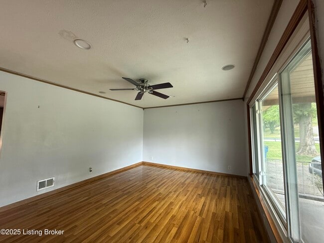 8216 Glimmer Way in Louisville, KY - Building Photo - Building Photo
