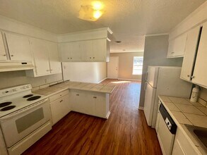 801 Monroe St in Clinton, MS - Building Photo - Building Photo