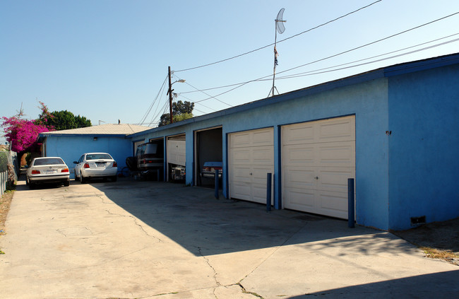 3705 W 104th St in Inglewood, CA - Building Photo - Building Photo