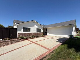 8105 Tiara St in Ventura, CA - Building Photo
